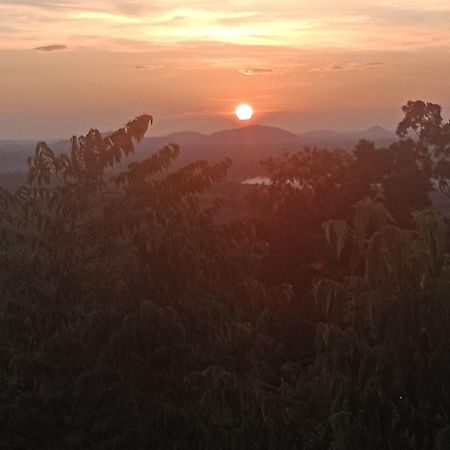 Happy Bungalow & Trekking Banlung 外观 照片